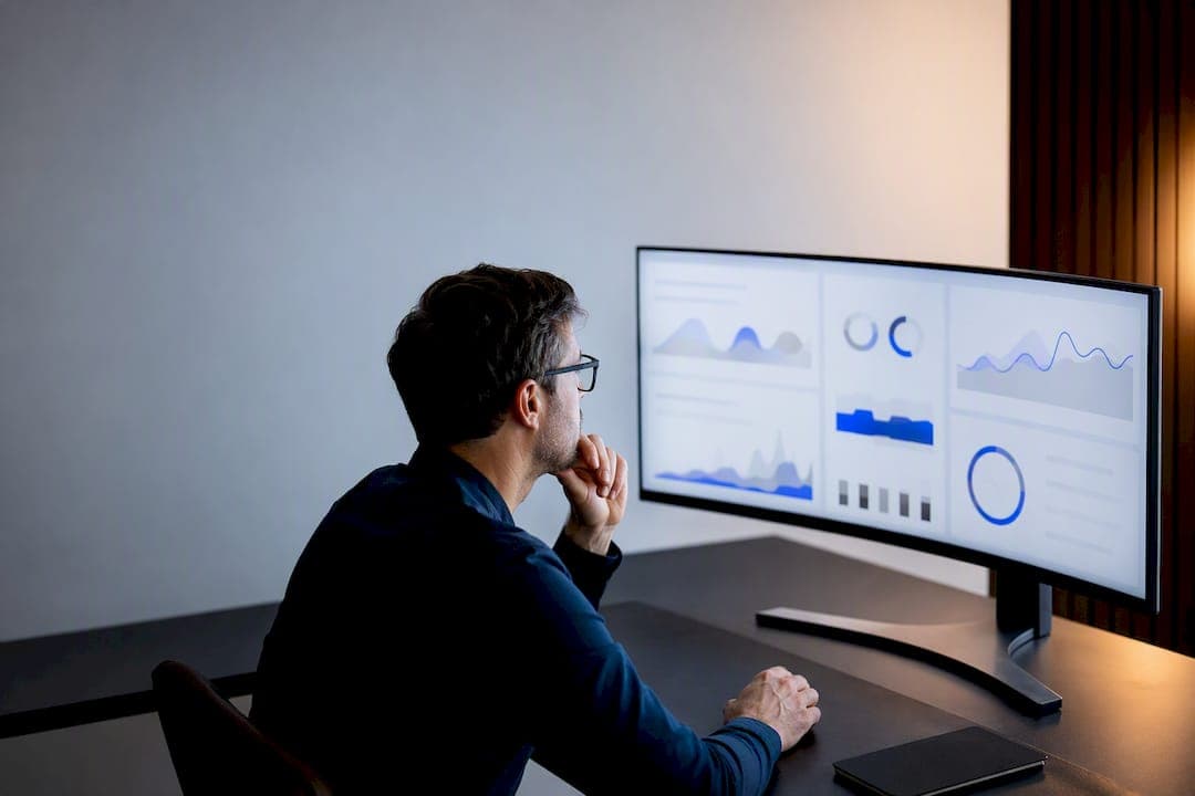6 pași pentru un dashboard KPI folosit zilnic de echipele de marketing